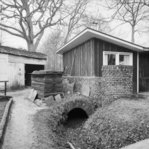 brug bij Studler van Surchlaan (bij de Hut), het 4e bruggetje van Piet Kramer
<br/>
Beeldbank van de Rijksdienst voor het Cultureel Erfgoed, 1980